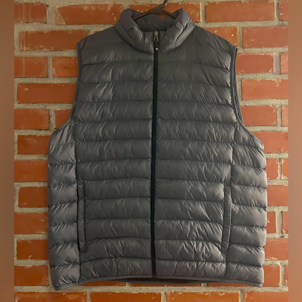 Gray vest. Waterproof. Size L